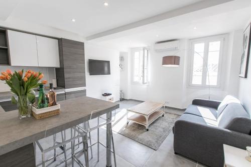 Cannes Croisette Rue Meynadier Palais 1 mn Modern 1 BR by Olam Properties