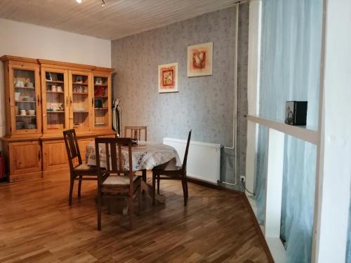 a dining room with a table and chairs at Hasthaushof in Breitscheid