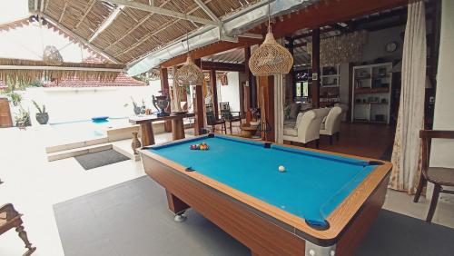a pool table in the middle of a living room at Villa Padi Pakem in Pakem