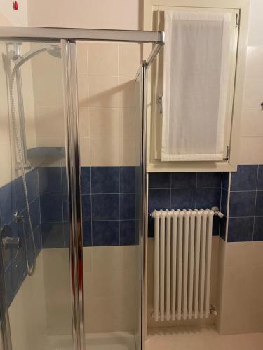 A bathroom at Sun Lake Iseo apartment
