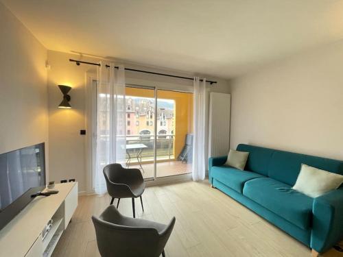 Quai des Cordeliers, balcon et vieille ville