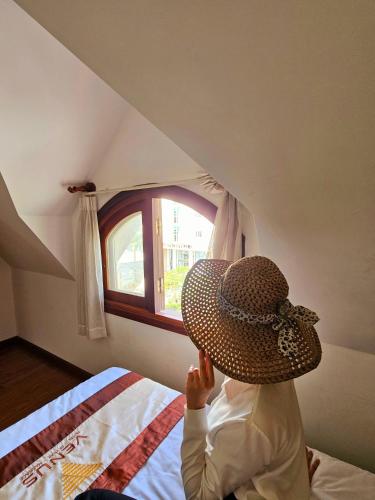 Una cama o camas en una habitación de Venus Phu Quoc Hotel