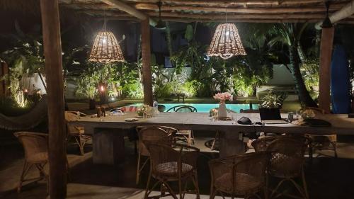 Πισίνα στο ή κοντά στο 7BD Surf House