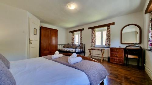 Postel nebo postele na pokoji v ubytování Hisa Brdo Guesthouse