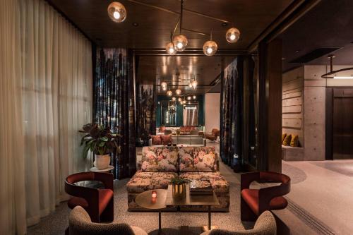 Et opholdsområde på Moxy NYC Chelsea