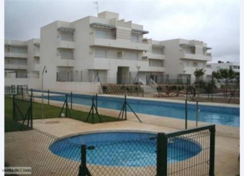 Bazén v ubytovaní Cabo de Gata Oasis Retamar II alebo v jeho blízkosti