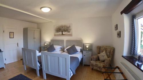 Postel nebo postele na pokoji v ubytování Hisa Brdo Guesthouse