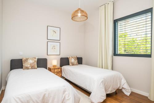 Apartment with ocean view and parking photo 2
