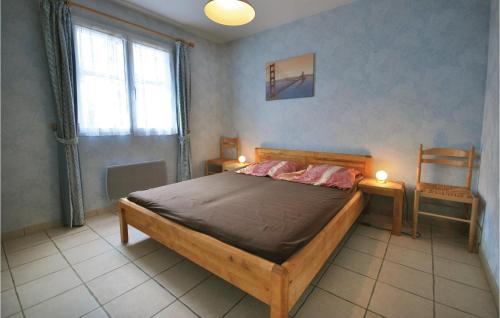 a bedroom with a bed and a chair at Cozy Home In Les Arcs With Kitchen in Les Arcs sur Argens