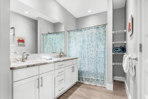 a bathroom with a sink and a shower at Pelican at Sound Side in Fort Walton Beach