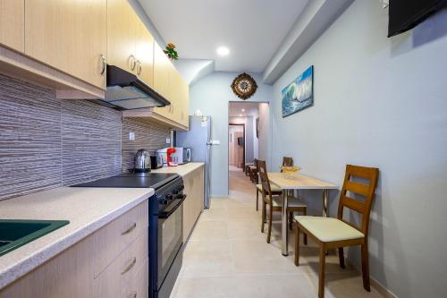 Köök või kööginurk majutusasutuses Harbor Harmony Hideout 1min to Beach