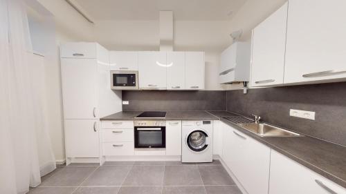 Kuchyň nebo kuchyňský kout v ubytování ALON HOMES Vienna - Premium City Center Apartments