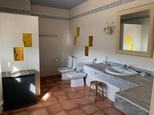 A bathroom at L'Albaida, tranquility, views of sea and mountains