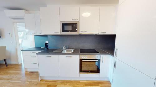 Kuchyň nebo kuchyňský kout v ubytování ALON HOMES Vienna - Premium City Center Apartments
