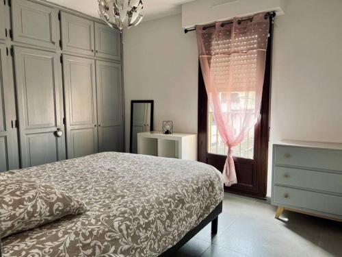 a bedroom with a bed and a dresser and a window at Charmant T2 55m2 4P [Circuit du Castellet /Plages] in Le Beausset