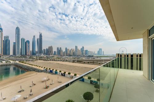 Maison Privee - Deluxe 3BR Apt with Dubai Marina Vws & Beach Access