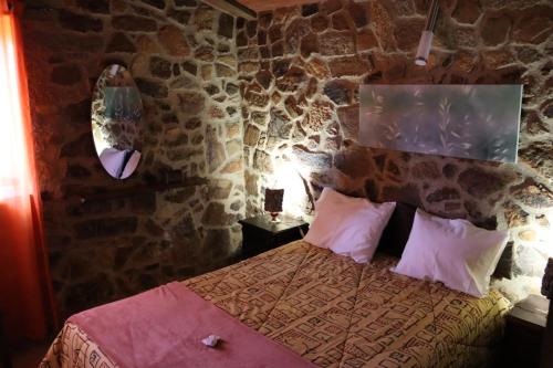 Letto o letti in una camera di Casa Cabeço do Barragão