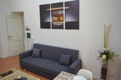 a living room with a blue couch and a table at Domus Cavour in Civitavecchia