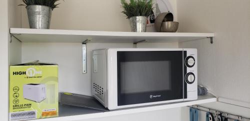 Dapur atau dapur kecil di Jolie grand studio avec vue sur les vosges, balcon