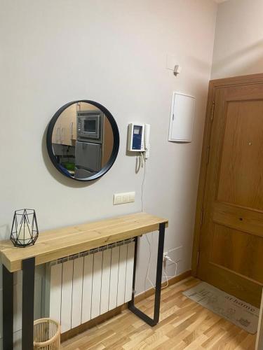 a room with a table and a mirror on the wall at Apartamento casco histórico in Zamora