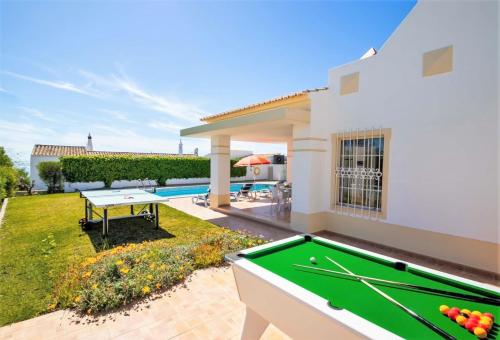 Villa Boracay - com Piscina Aquecível e Praia a Pé em Albufeira