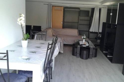 Fotografia z galérie ubytovania appartement au rez de jardin v destinácii Morangis