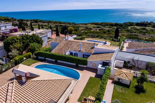 Villa Boracay - com Piscina Aquecível e Praia a Pé em Albufeira