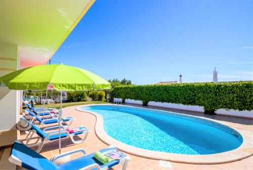 Πισίνα στο ή κοντά στο Villa Boracay by Algarve Vacation
