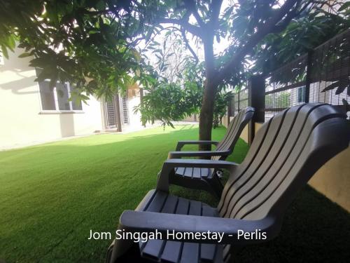 Ein Garten an der Unterkunft Jom Singgah Homestay - Perlis