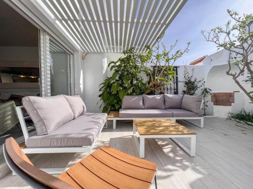 a patio with a couch and a coffee table at Tarifa Cozy House, Casa Blanca in Tarifa