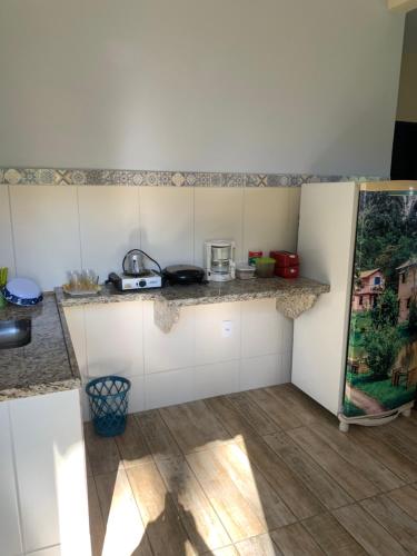 A kitchen or kitchenette at Fazenda Camping Cabral