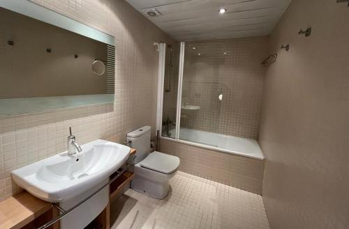Vonios kambarys apgyvendinimo įstaigoje Atico en Port gran Roses