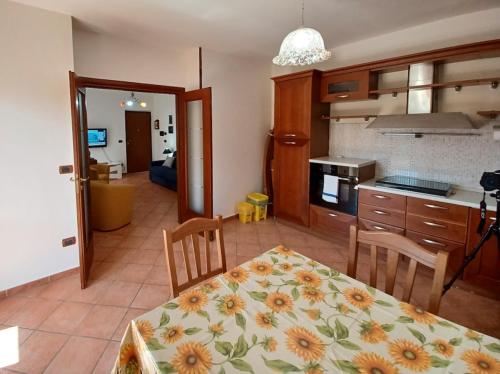 a kitchen and a dining room with a table and chairs at Villa Giulia - Giungano - Cilento in Giungano
