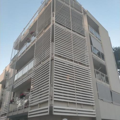 Το κτήριο όπου στεγάζεται  το διαμέρισμα