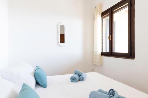 A bed or beds in a room at Fronte Mare Pinus Village 74