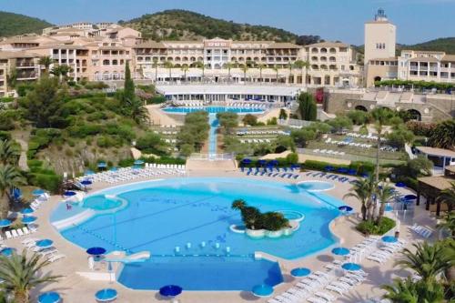 an aerial view of a resort with a large pool at appart 6 pers vue mer classé 3* in Saint-Raphaël