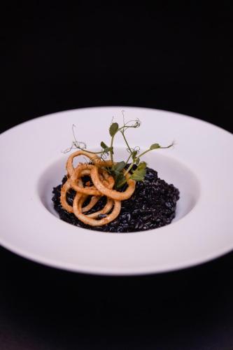 a small plant on a white plate on a table at Casa Del Sole in Alba Iulia