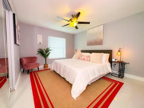 Prime Location w/King Bed Suites – Photos 2