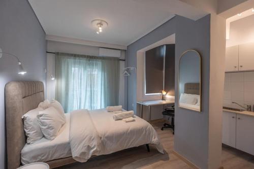 Ένα ή περισσότερα κρεβάτια σε δωμάτιο στο Όμορφο στούντιο στο κέντρο της πόλης.