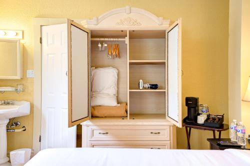 a bedroom with a hutch with a pillow in it at The Stratford Hotel by Hoco Hotels Collection in Stratford