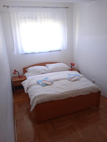 Apartment Luka with Balcony, sea view and FREE parking