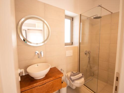 a bathroom with a sink and a shower at STARI in Kattavía