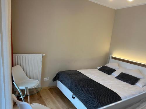 Ένα ή περισσότερα κρεβάτια σε δωμάτιο στο Apartament Garbary 84 parking free
