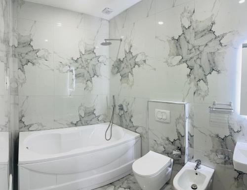 Um banheiro em UJVARA HOTEL