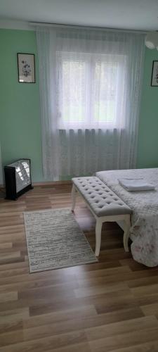 TV a/nebo společenská místnost v ubytování Oaza