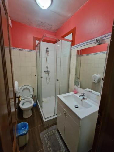 Un baño de Alojamento Local Private Accommodation