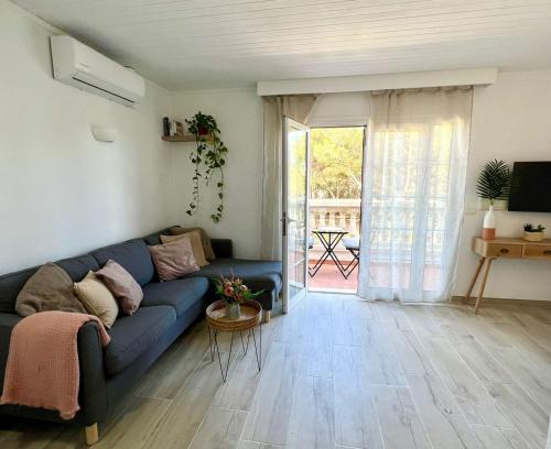 Ein Sitzbereich in der Unterkunft Menorca Chic Apartment Near Beach & Harbour