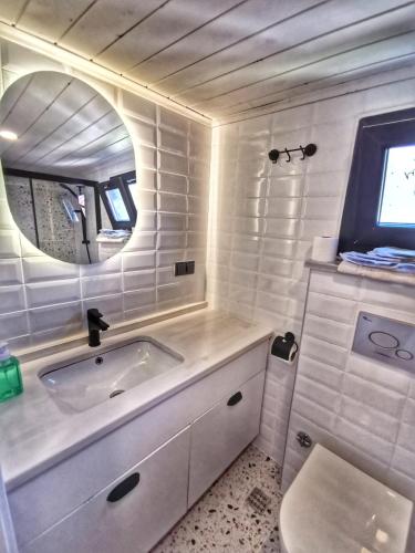 Vannituba majutusasutuses Kaş Joy Glamping