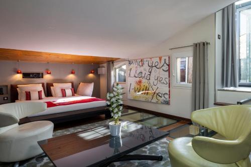 a bedroom with a bed and a table and chairs at Maison Lavaud in Paris