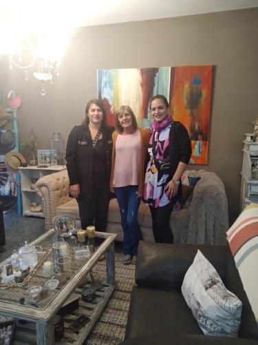 a group of three people standing in a living room at Mi Lugar en el Mundo in Buenos Aires